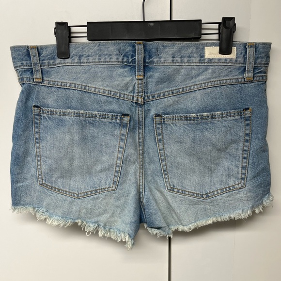 Abercrombie & Fitch Cut Off Shorts in Medium Wash - Picture 2 of 9